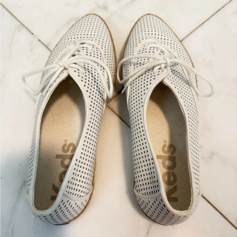 Keds women’s 10 white perforated flat pointed toe espadrille lace up shoes EUC - Picture 5 of 9